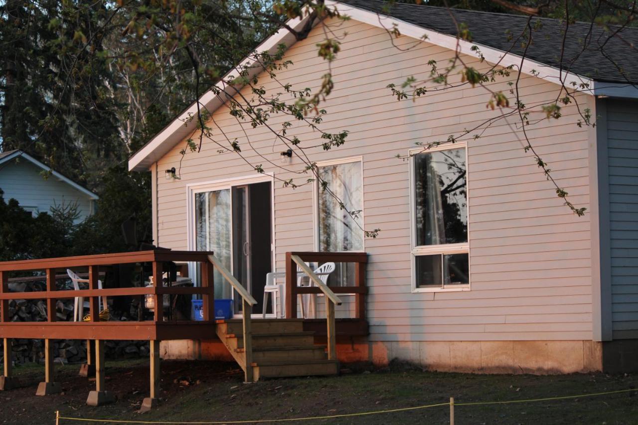 Merland Park Cottages And Motel بيكتون المظهر الخارجي الصورة