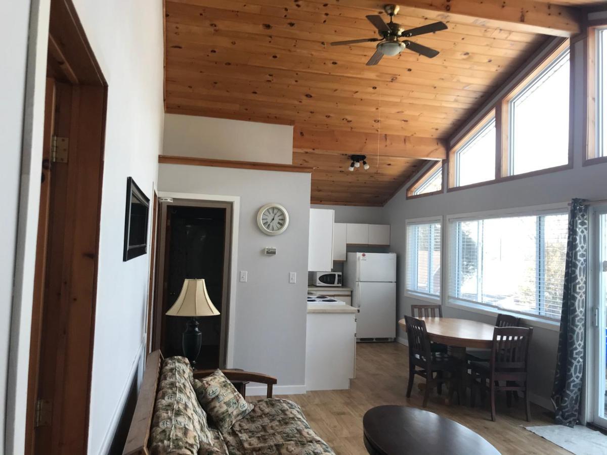 Merland Park Cottages And Motel بيكتون المظهر الخارجي الصورة