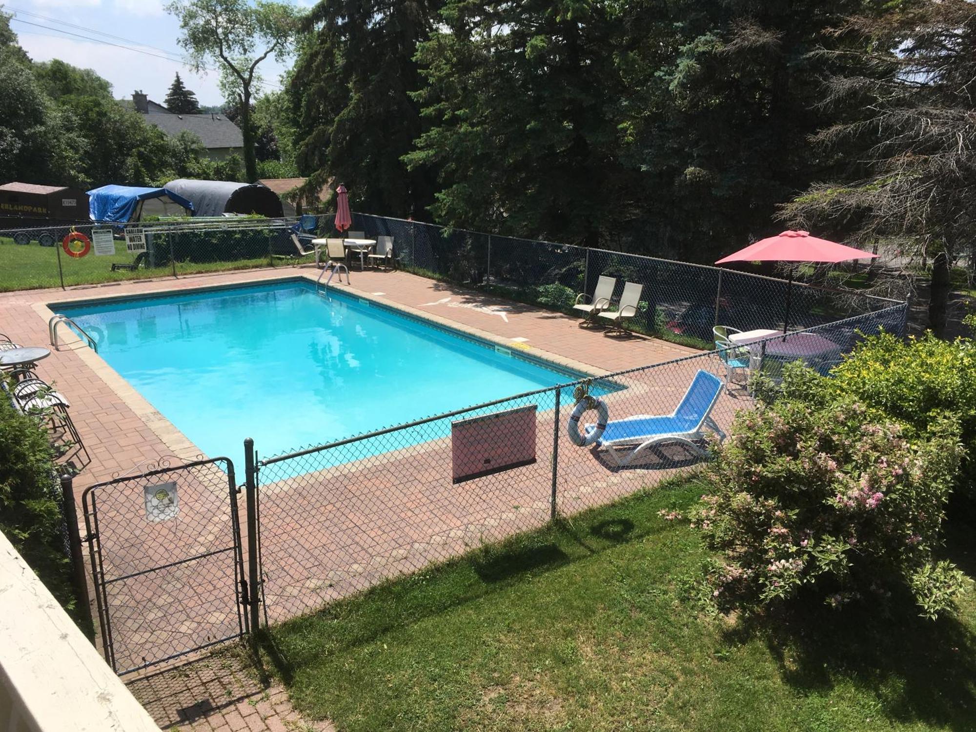 Merland Park Cottages And Motel بيكتون المظهر الخارجي الصورة